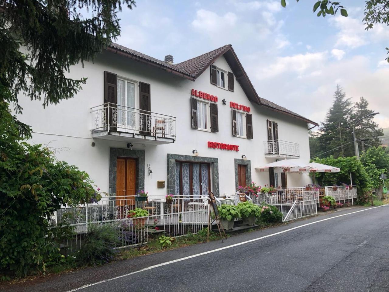 Albergo Delfino San Pietro d'Olba Exteriör bild