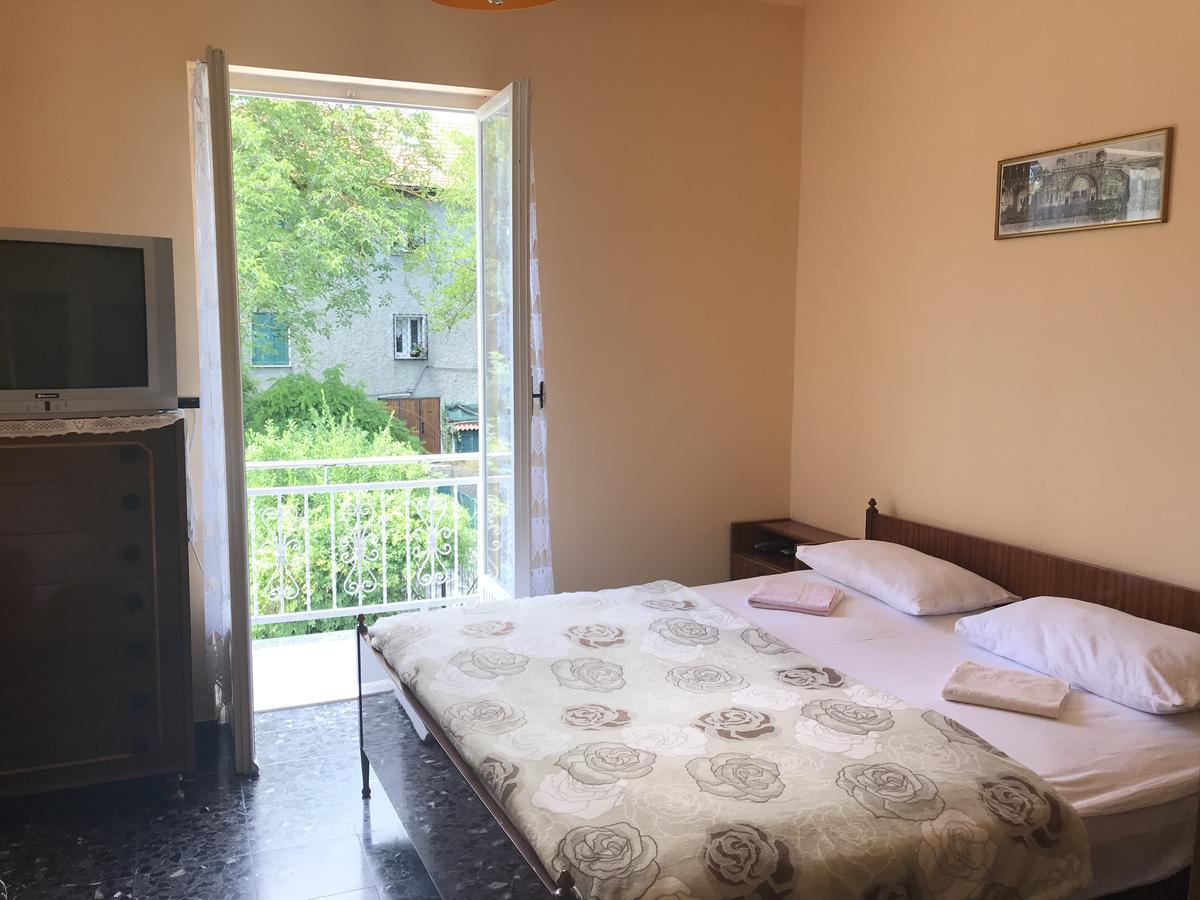 Albergo Delfino San Pietro d'Olba Exteriör bild
