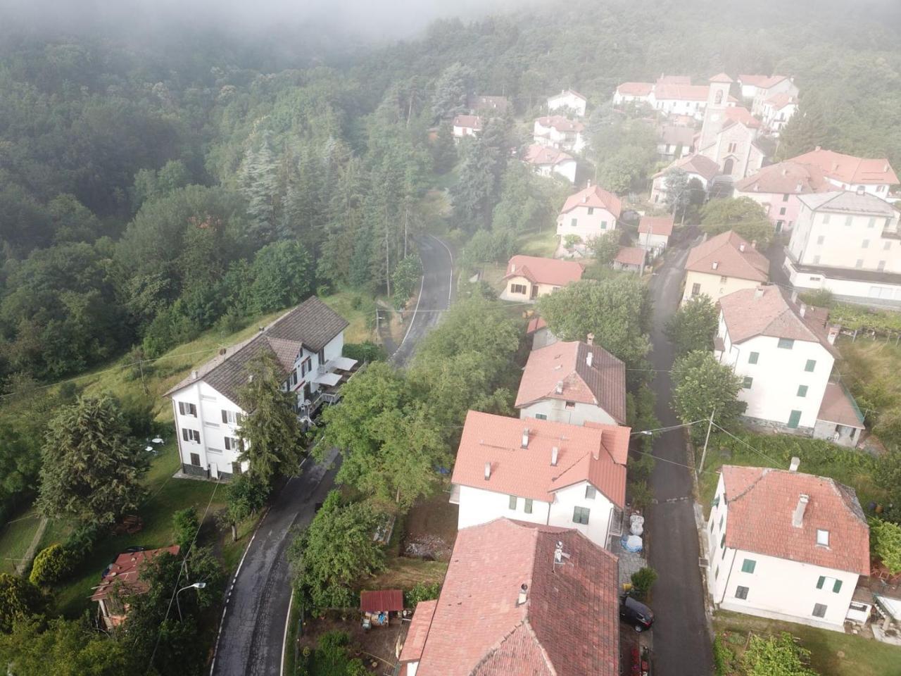 Albergo Delfino San Pietro d'Olba Exteriör bild